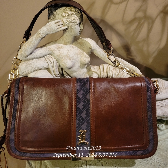 Gwen Stefani Aviano Shoulder Bag Designer Leather Handbag - Main Image